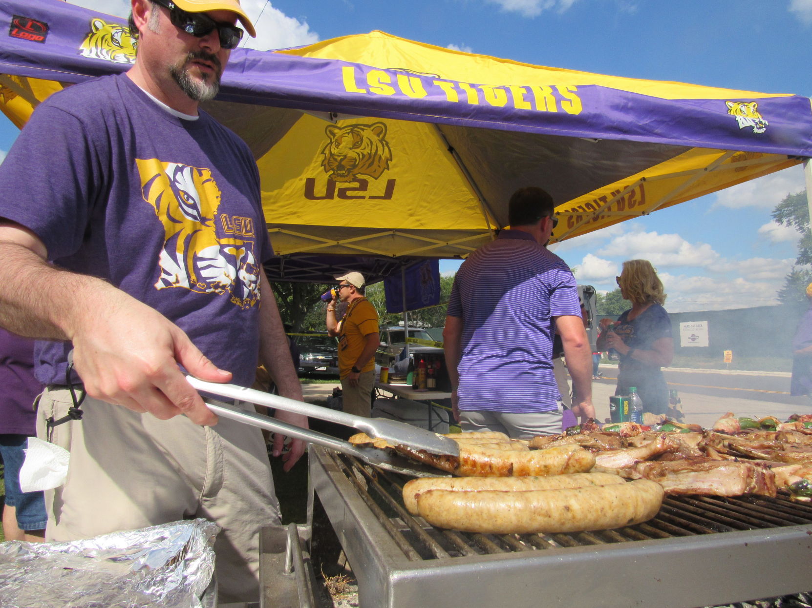 UW and LSU at Lambeau